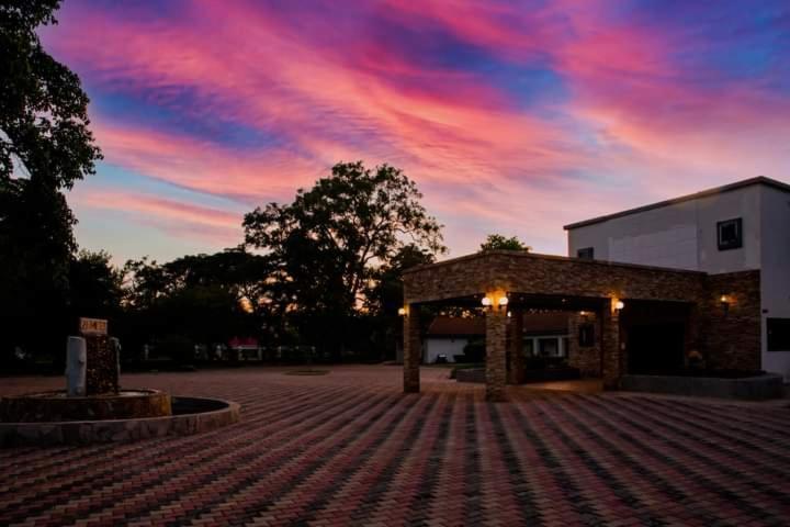 Zambezi Junction Lodge リビングストン エクステリア 写真