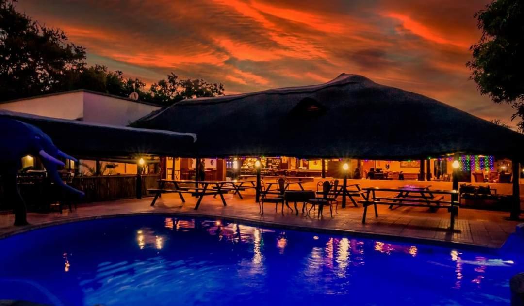 Zambezi Junction Lodge リビングストン エクステリア 写真