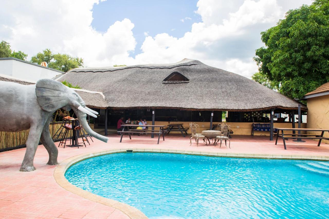 Zambezi Junction Lodge リビングストン エクステリア 写真