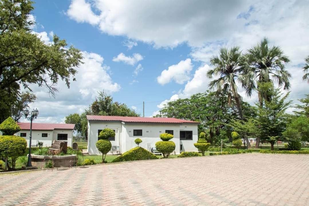Zambezi Junction Lodge リビングストン エクステリア 写真